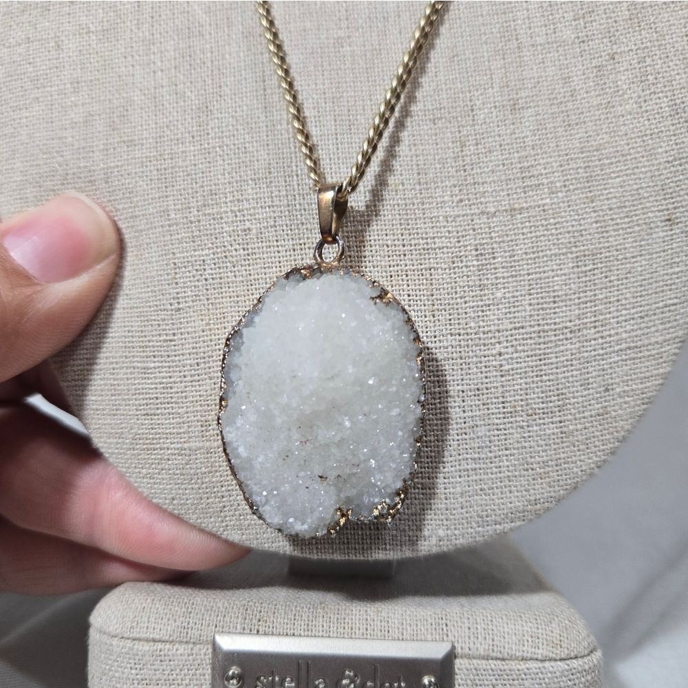 White Crystal Rock Pendant With Necklace Gold Tone - Picture 4 of 7